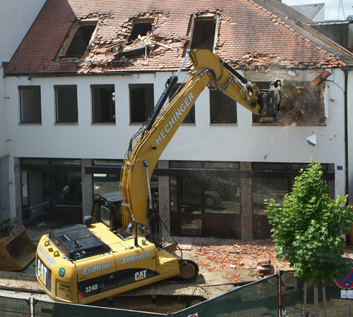 Como funciona o processo de demolição de uma casa?